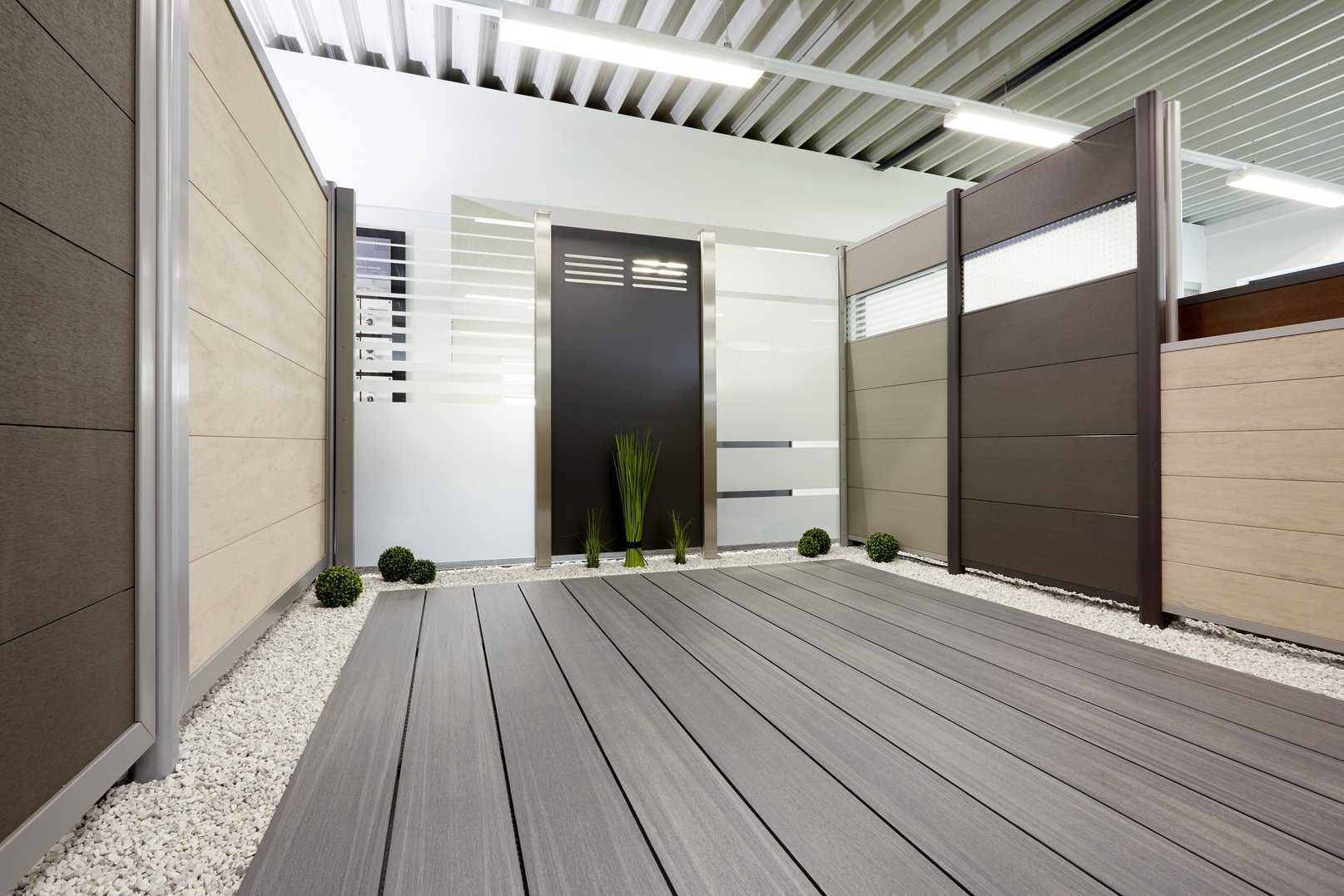 moderne und schöne Terrassendielen von von Traumgarten in unserer Ausstellung in Geseke