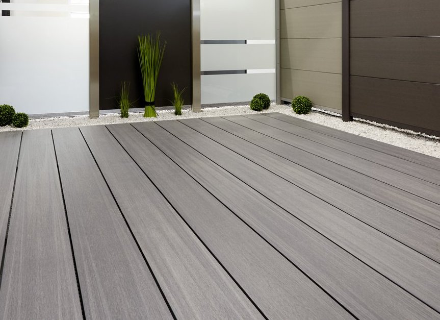 Nahaufnahme der Terrassendielen in der Ausstellung bei PP Holz & Raum Design in Geseke